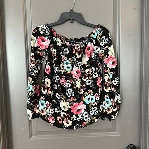 One clothing, Los Angeles size small floral, shrug, shoulder top